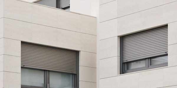 Carpintería Metálica de Aluminio / PVC Barcelona · Bisagra Oculta