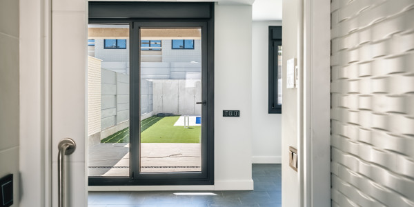 Carpintería Metálica de Aluminio / PVC Barcelona · Puertas Correderas PVC