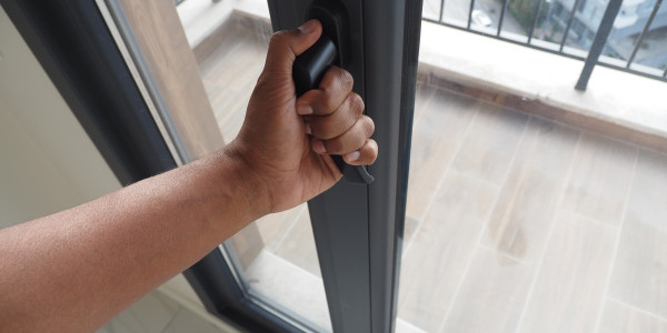 Puertas y Ventanas Insonorizadas de Aluminio / PVC Barcelona · Cierre Hermético